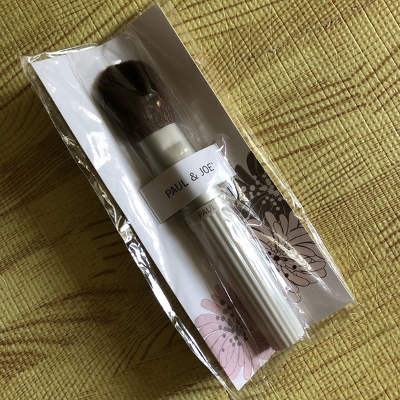 Paul & Joe Face Color Brush and M&M coin bag - Picture 3 of 4